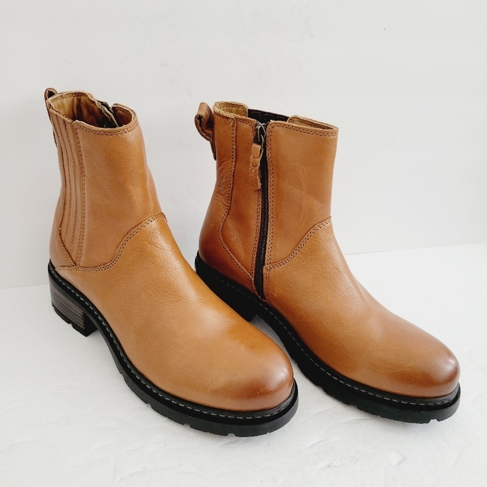 New Softwalk Women's Novato , Leather Ankle Bootie, Size 8